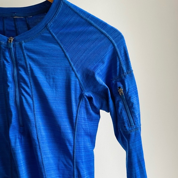 Athleta Longsleeve Workout Top Size Medium - Picture 3 of 8